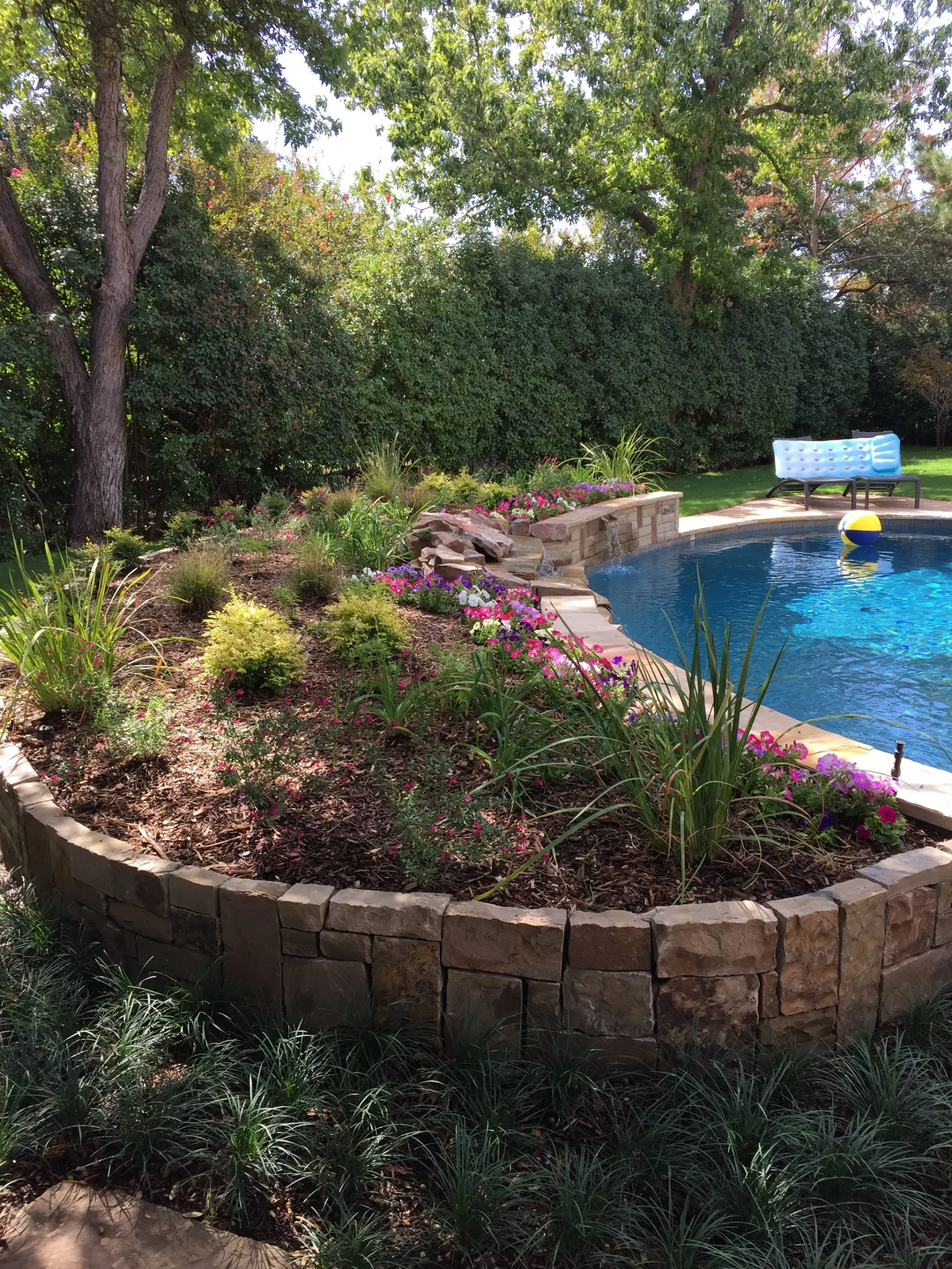Pool Landscape with Water Feature — image 3