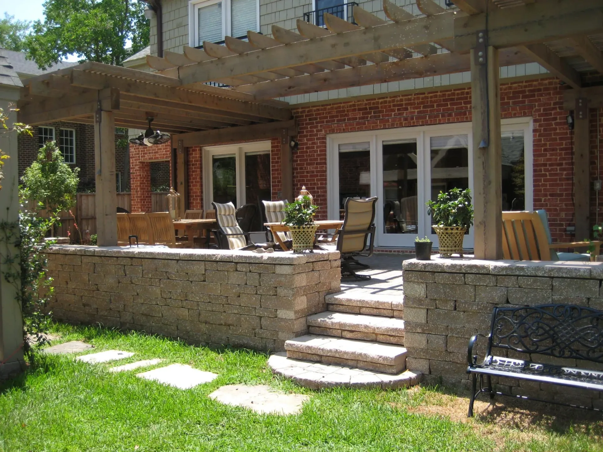 Paver Patio Wall & Fountain — image 4
