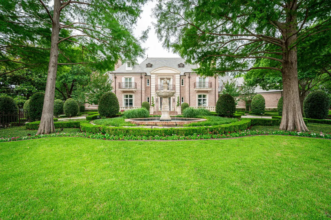 Landscaping services in Plano, TX