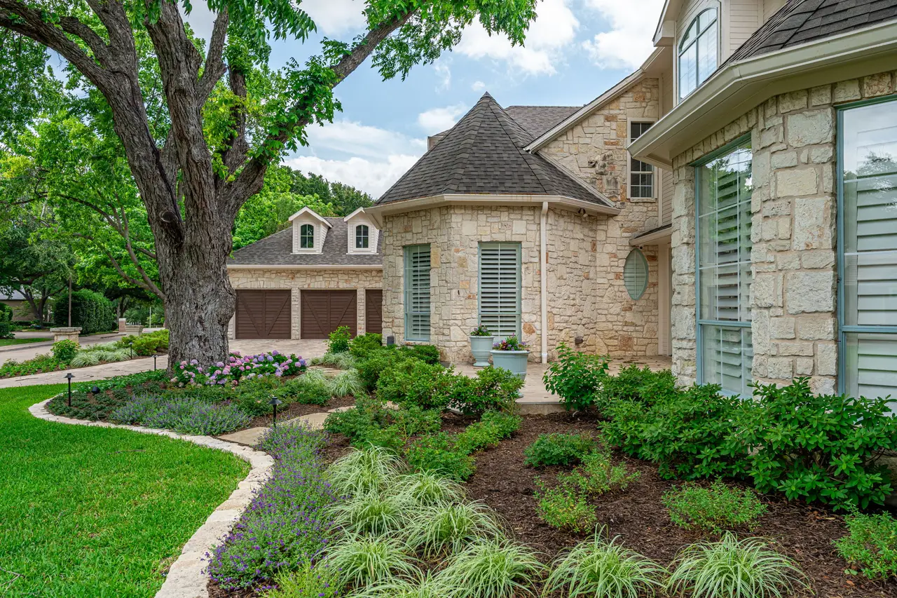 Landscaping services in University Park, TX