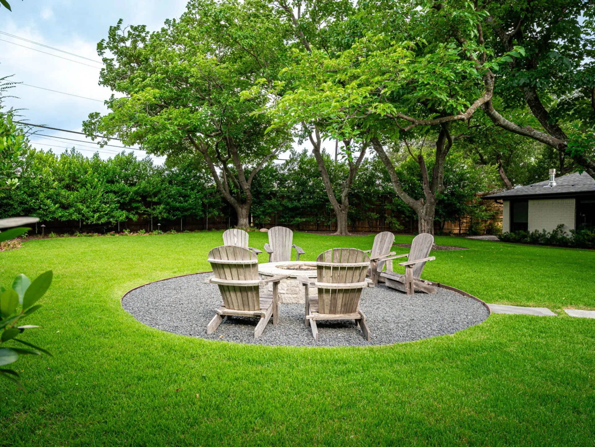 What Happens When Synthetic Turf Is Installed Without Edge Restraints in Dallas and Preston Hollow, TX