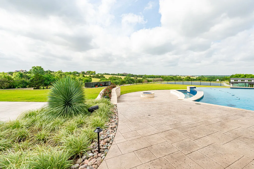 What to Look for in a Local Pool Landscaping Company