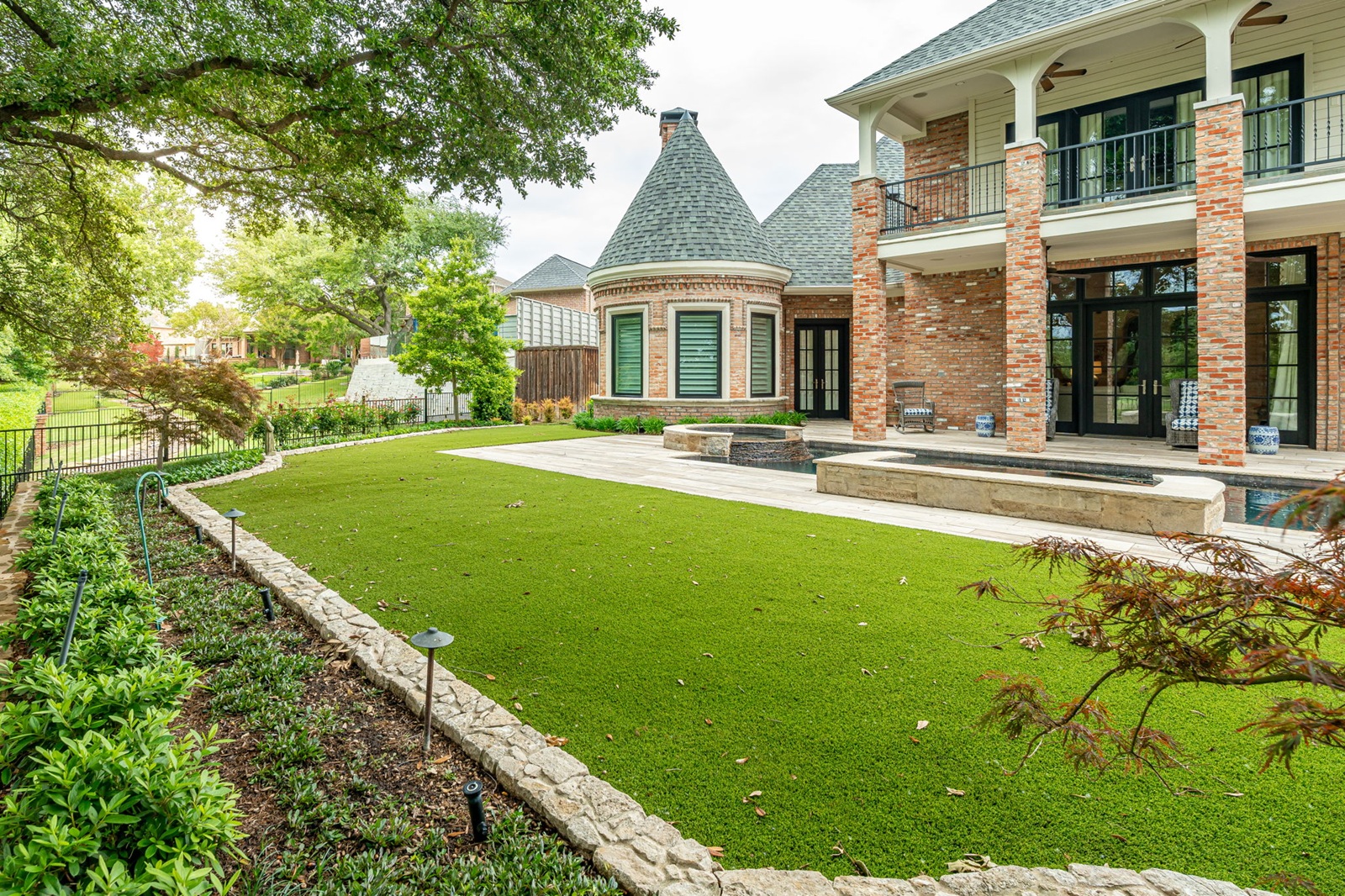 Why Your Dallas Artificial Turf Overheats in Summer and What to Do About It