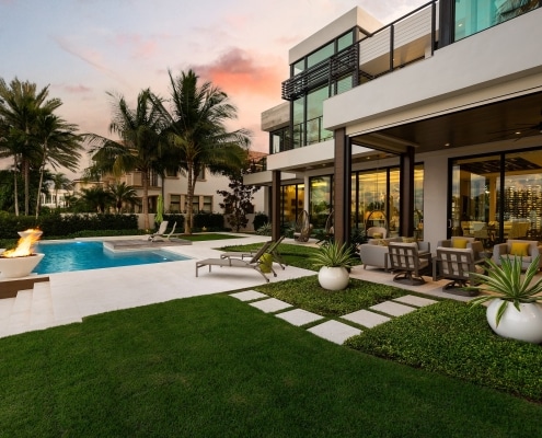 Creating Resort-Style Pool Landscapes for Luxurious Backyard Retreats
